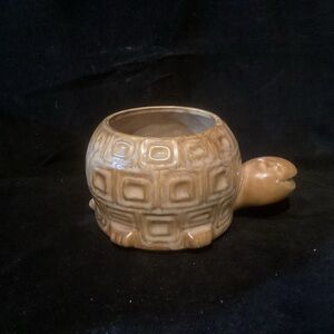 McCoy #740 Smiling Turtle Planter.